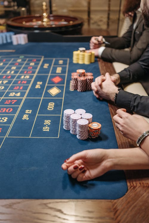 Roleta de casino com luzes e detalhes dourados